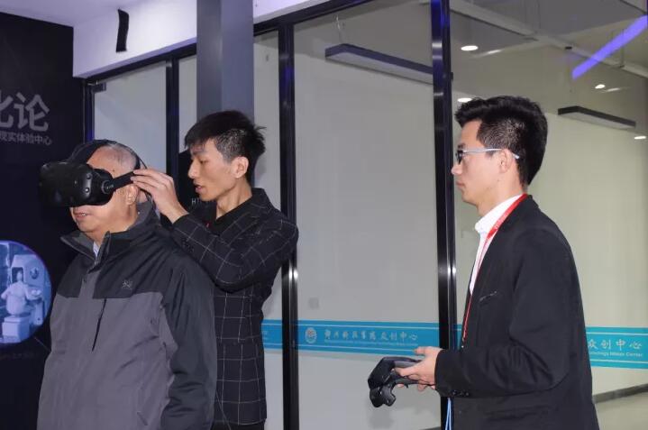 鄭州科技學院泛IT學院迎來首次參觀