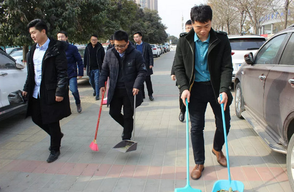 配圖4 云和數據黨支部積極響應市容市貌整治號召.jpg
