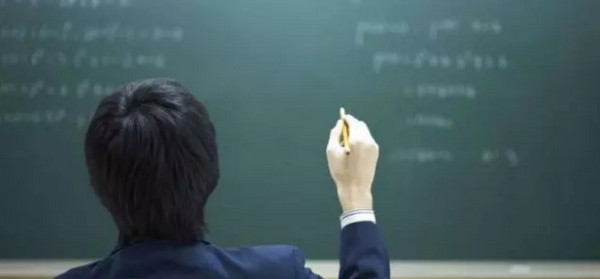 配圖4 教育部教師工作司：推動職業(yè)院?！半p師型”教師建設(shè).jpg