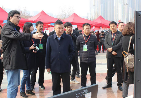 配圖4 云和數據VR展示區吸引圍觀.jpg