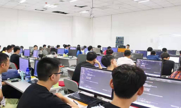 配圖5 云和數據鄭州中心環境好嗎.jpg